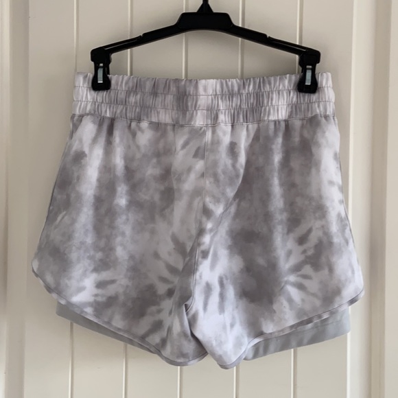 SHORTS - Picture 3 of 4